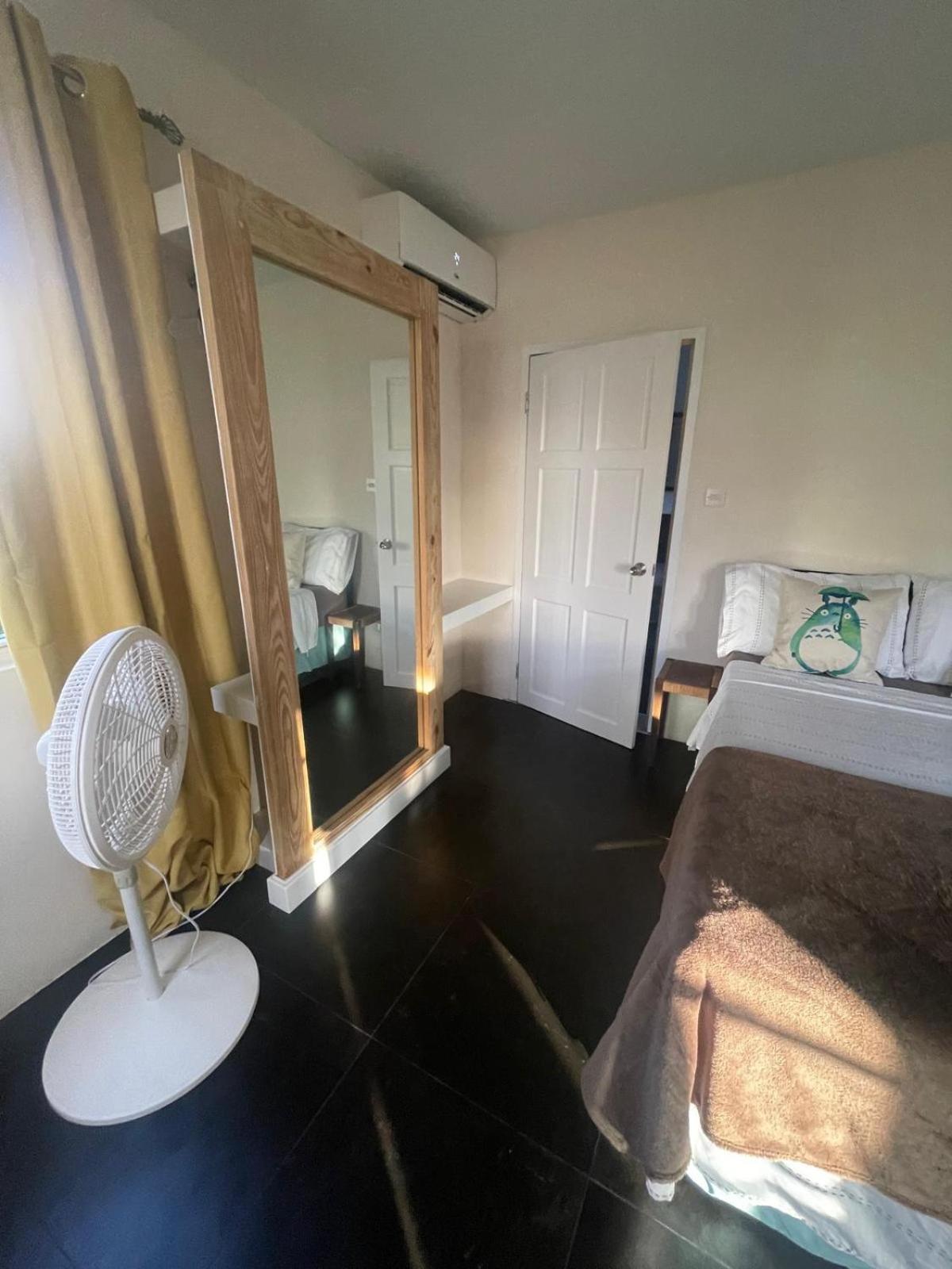 Scarlett 1 - Us Embassy Appt 7 Mins Drive- Lloyd Erskine Sandiford Centre And Ross Uni 5 Mins Drive -only The 1 Night Package Includes Airport And Embassy Roundtrip Apartment *