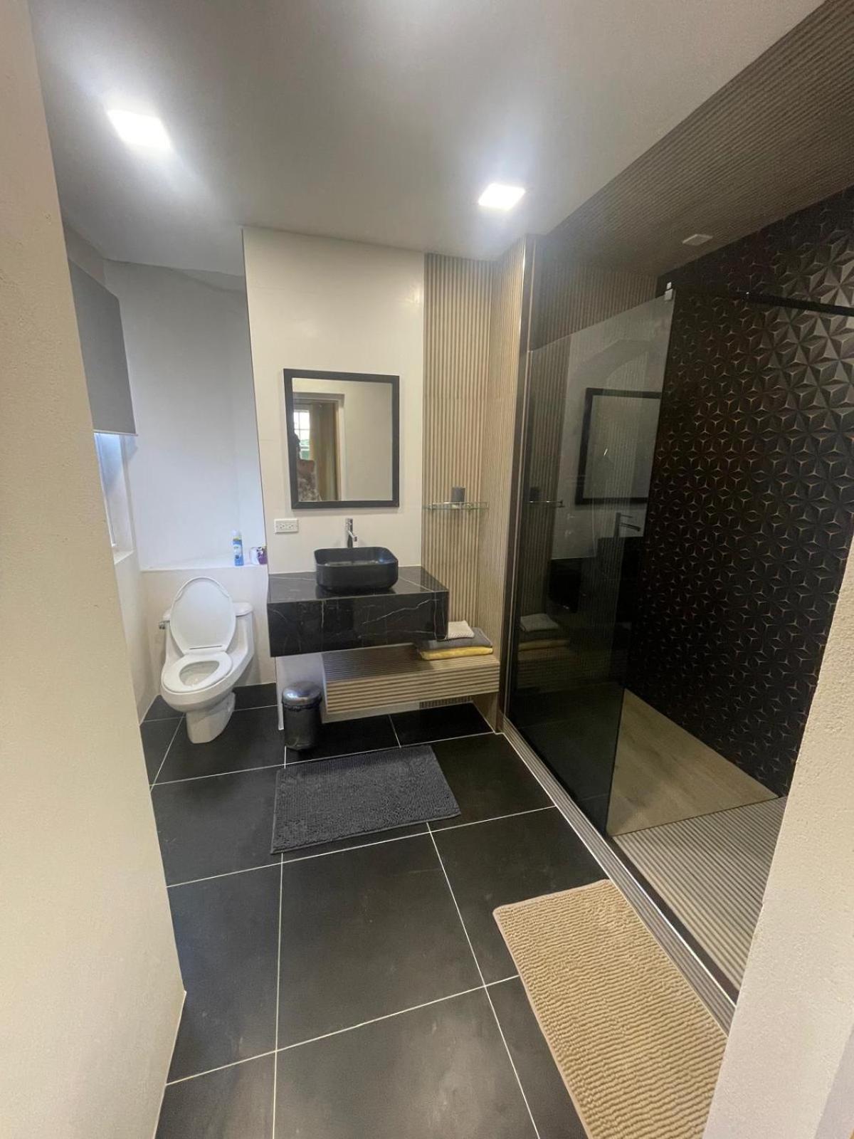 Apartment Scarlett 1 - Us Embassy Appt 7 Mins Drive- Lloyd Erskine Sandiford Centre And Ross Uni 5 Mins Drive -only The 1 Night Package Includes Airport And Embassy Roundtrip *
